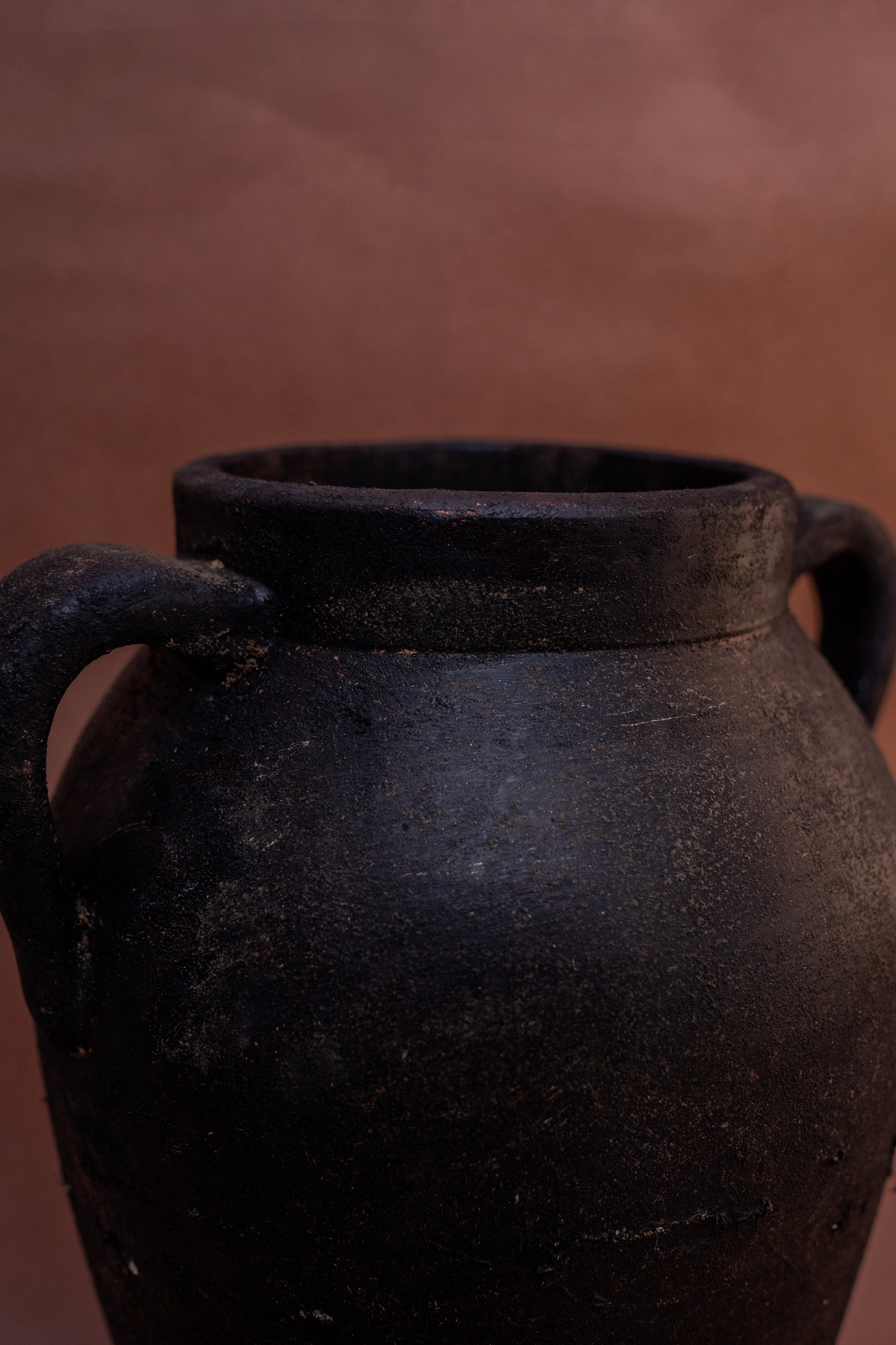 Rustic Ebony Terracotta Vas